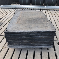   17 Stück gebrauchte Gummimatten 25mm. 195x125 cm. G85